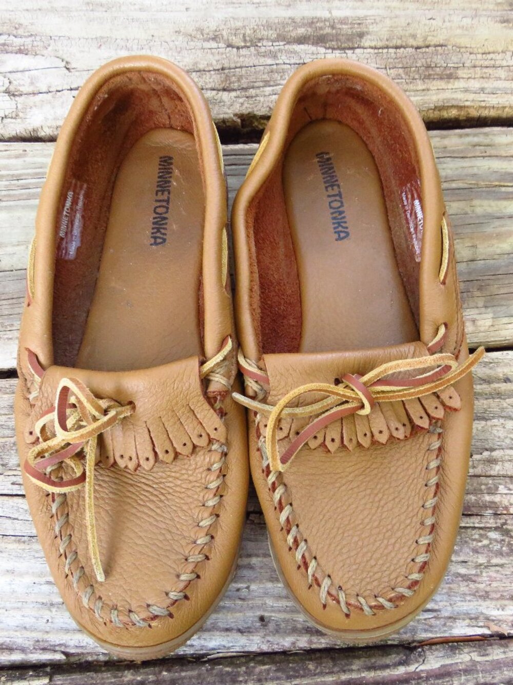 Mens size 10 Minnnetoka Slip on Shoes
